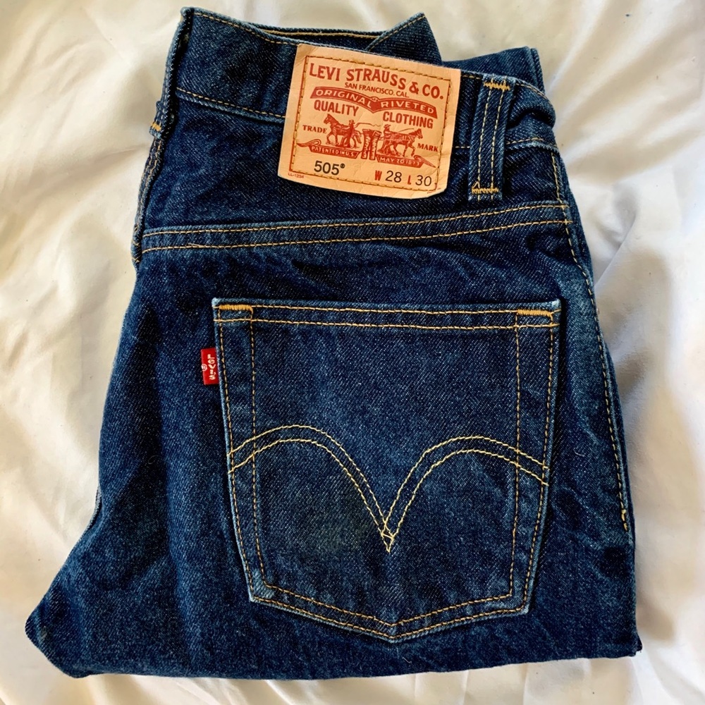 Levi’s 505 High-Waisted Mom Jeans 🦋